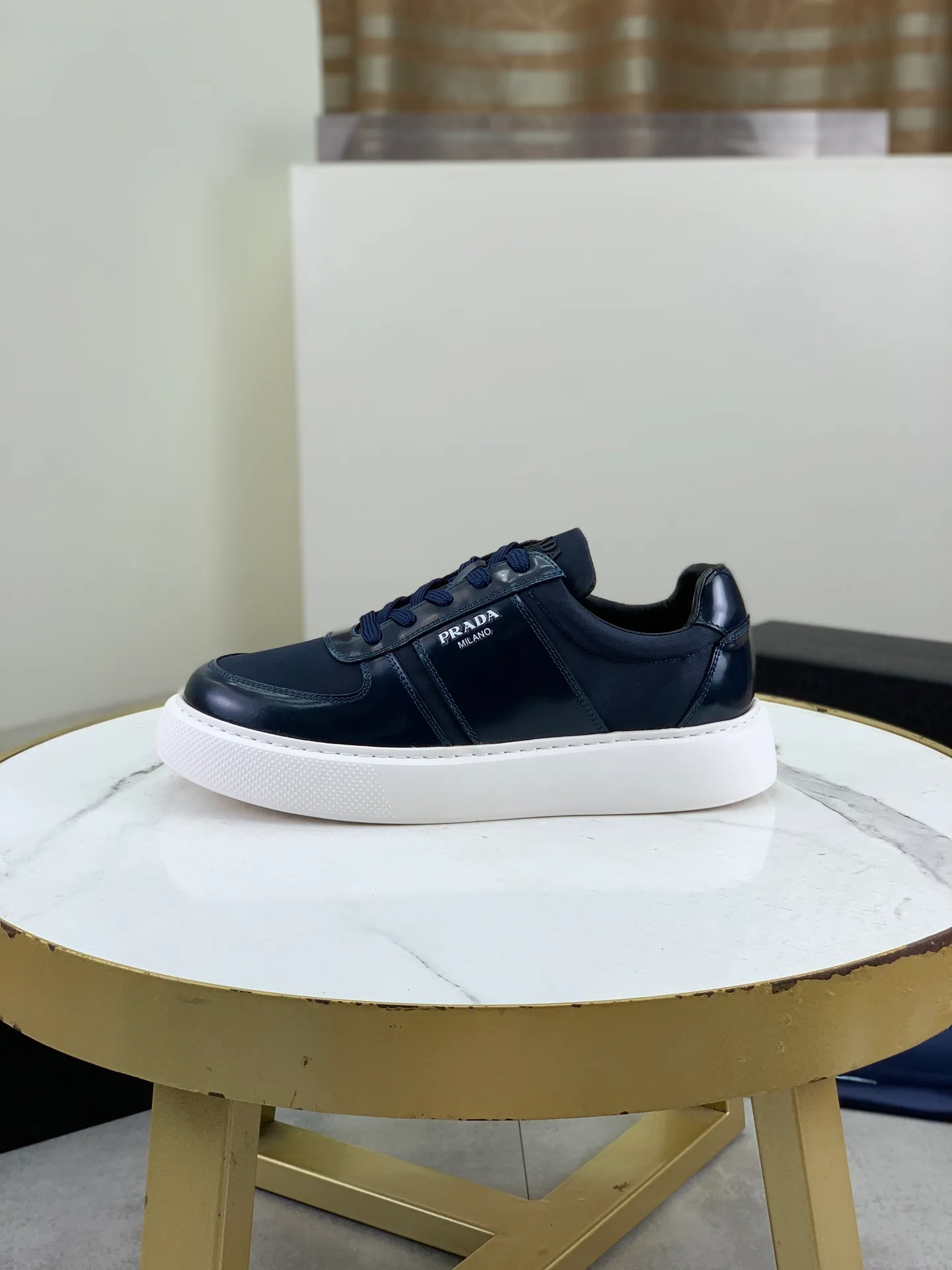 Factory price P660, top version, original order PRADA Prada's new casual sports shoes, original purchase, development and production, Prada men's classic series, technical breathable fabrics with cowhide, casual sports shoes, casual sports dad shoes, combined with high-tech breathable materials and cowhide, P's exclusive button decoration on the side. The outsole is full of P italic design and bright colors to show vitality and continue the brand design inspiration. Stroll around the city lightly and feel free and comfortable. Exquisite packaging at the delivery counter 🛍📦 ▪️Fabric: original custom pebbled calfskin ▪️Inner lining: cowhide lining ➕cowhide feet ▪️Outsole: molded PU+TPU material ▪️Sole thickness: 3.5CM ▪️Size: Men's 38-44 (45 can be customized) 2️⃣ colors available